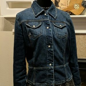 GAP medium denim jacket with pearl snap buttons